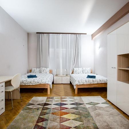 Spacious City View Apartment With Balcony Bucharest Luaran gambar